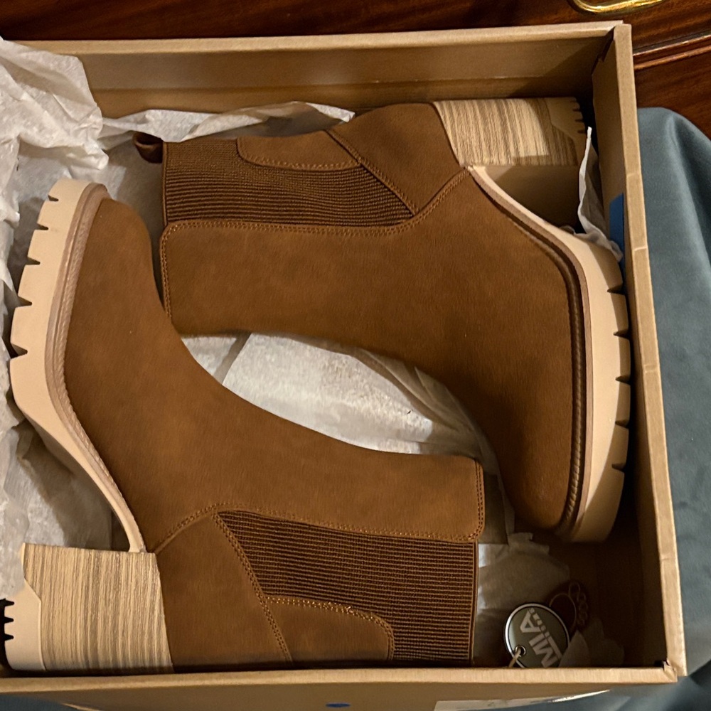 MIA- Stylish Brown suede Ankle Boots- stretch panel - comfort sole and insole